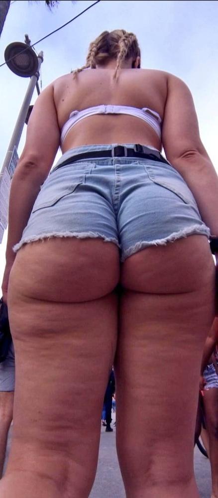 8P Voyeur grosses fesses