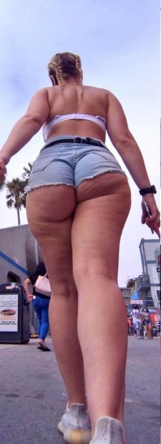 8P Voyeur grosses fesses