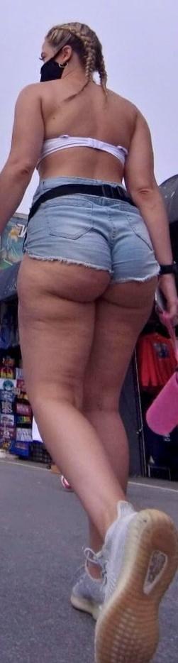 8P Voyeur grosses fesses