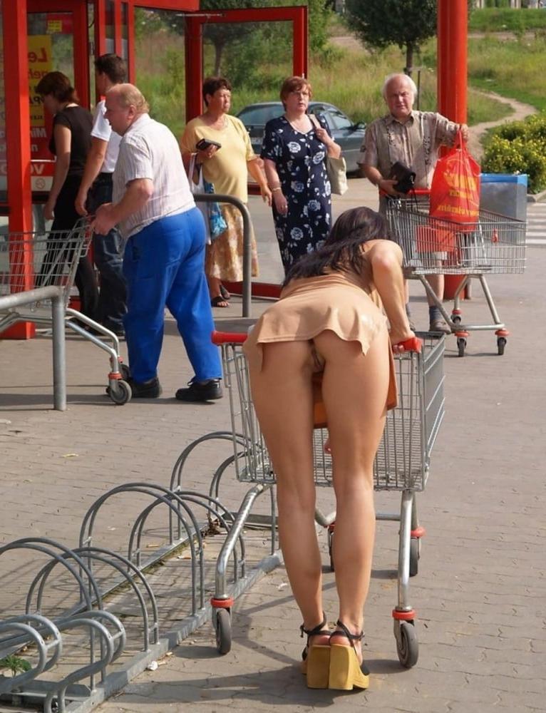 7P Candid upskirt ass