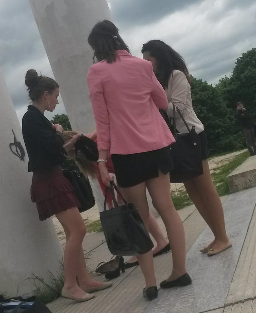 25P upskirt, young woman sitting we see her panties