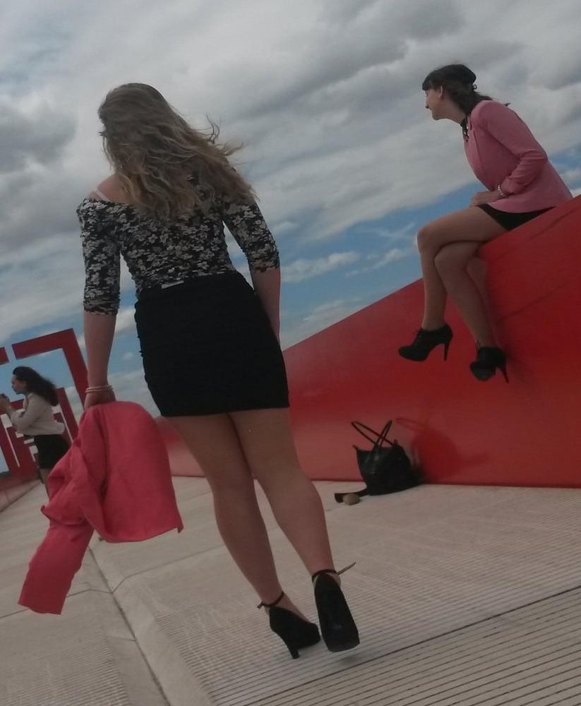 25P upskirt, young woman sitting we see her panties