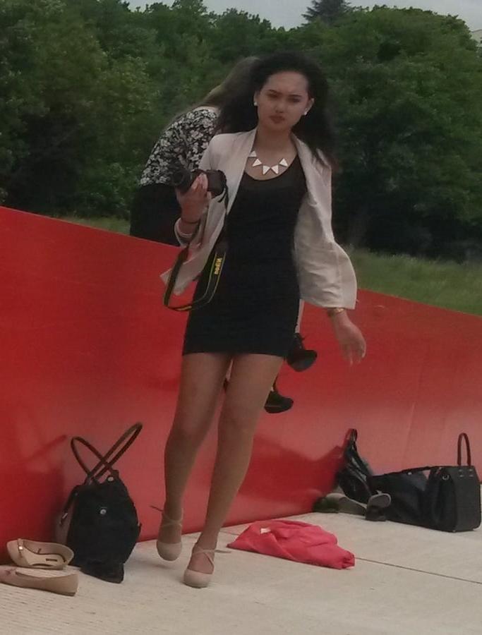 25P upskirt, young woman sitting we see her panties
