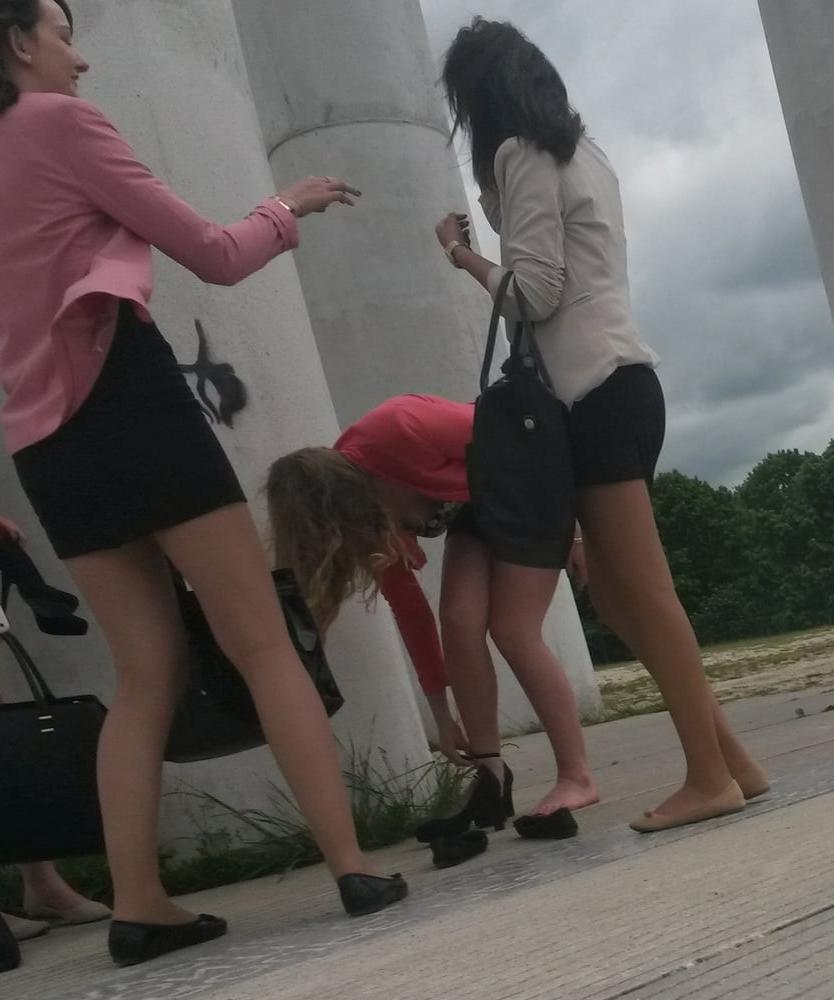 25P upskirt, young woman sitting we see her panties