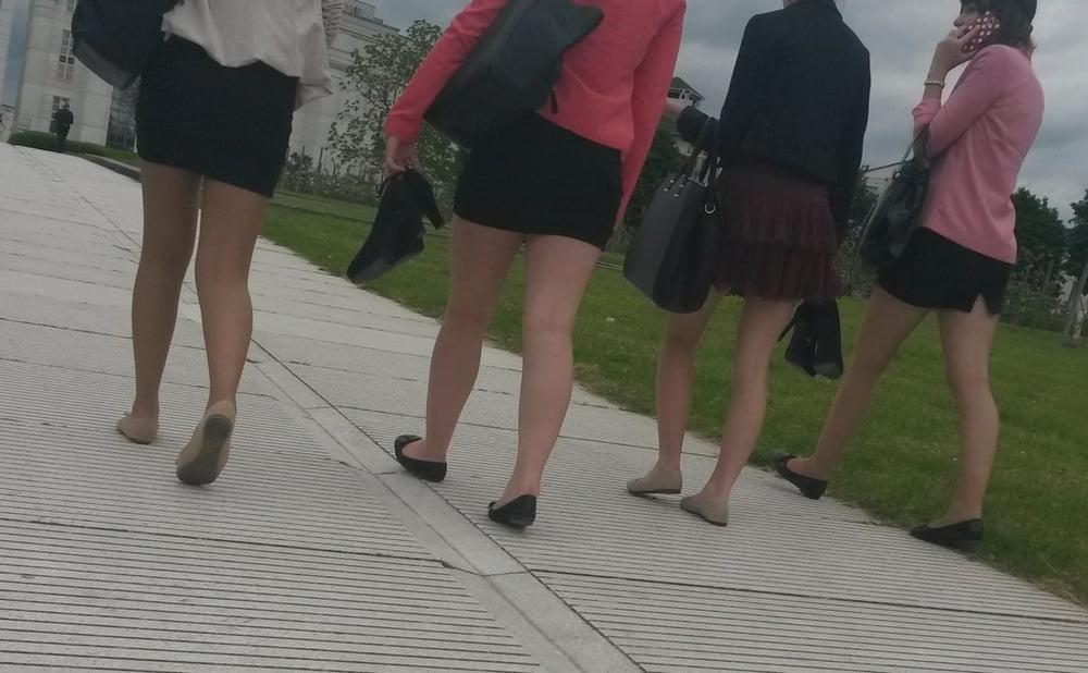 25P upskirt, young woman sitting we see her panties