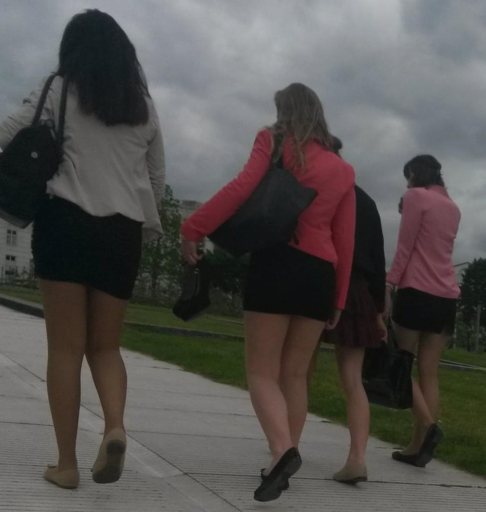 25P upskirt, young woman sitting we see her panties