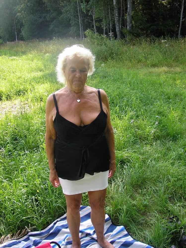 25P Granny Gunnie