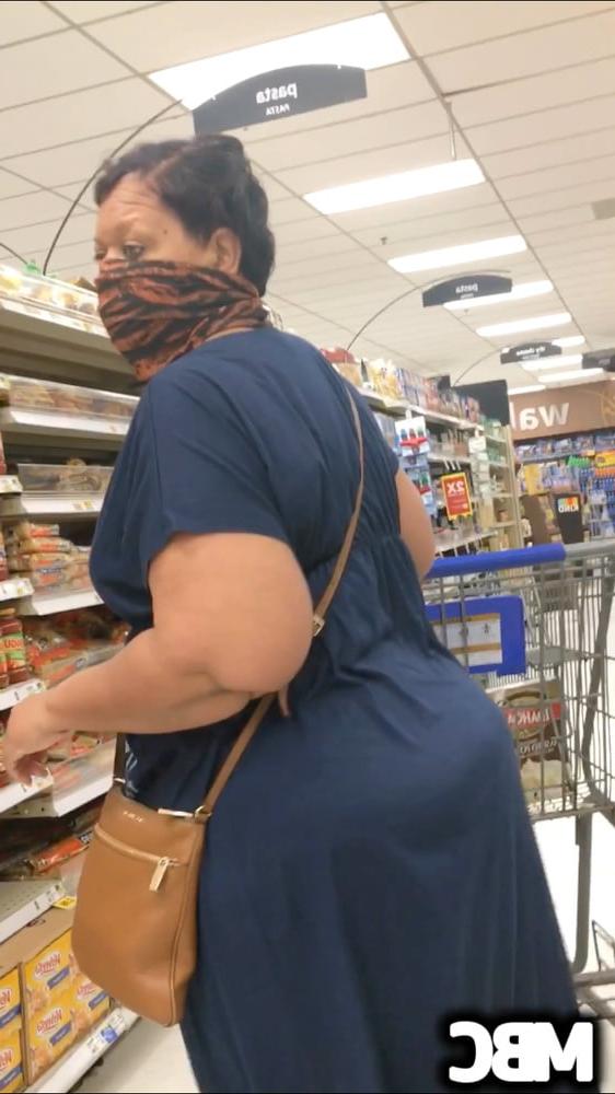 6P Sexy thick Yella bone granny upskirt