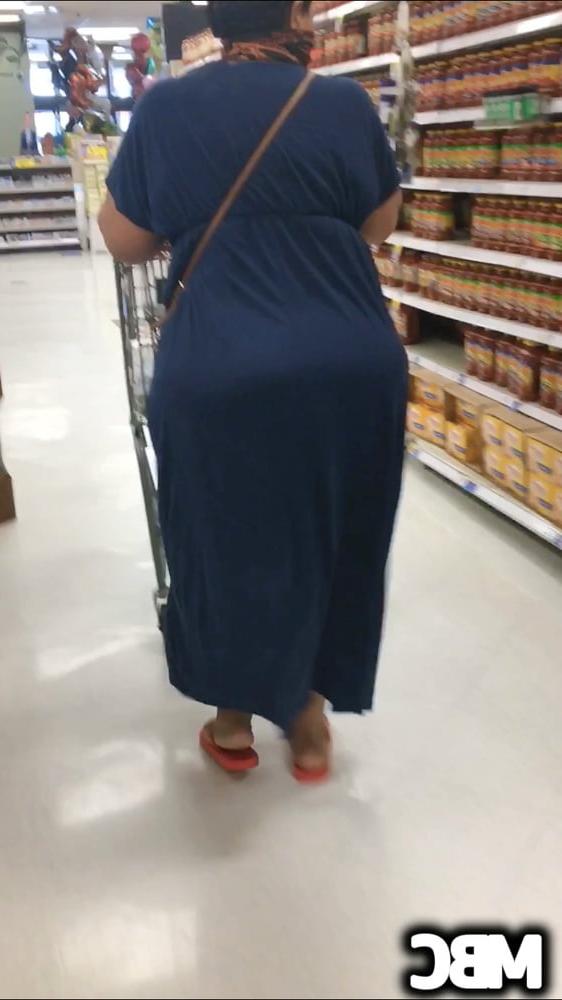 6P Sexy thick Yella bone granny upskirt