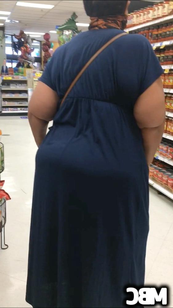 6P Sexy thick Yella bone granny upskirt