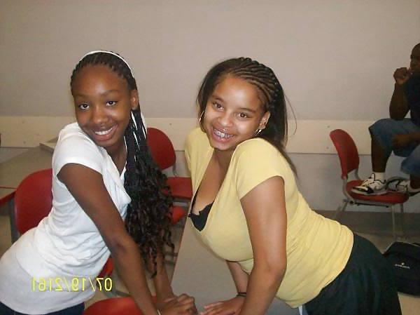 25P Ebony Busty Internet Amateur Young Set 9
