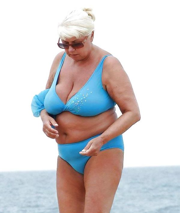 25P Matures in Swimsuits 