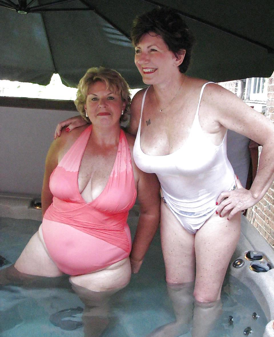 25P Matures in Swimsuits 