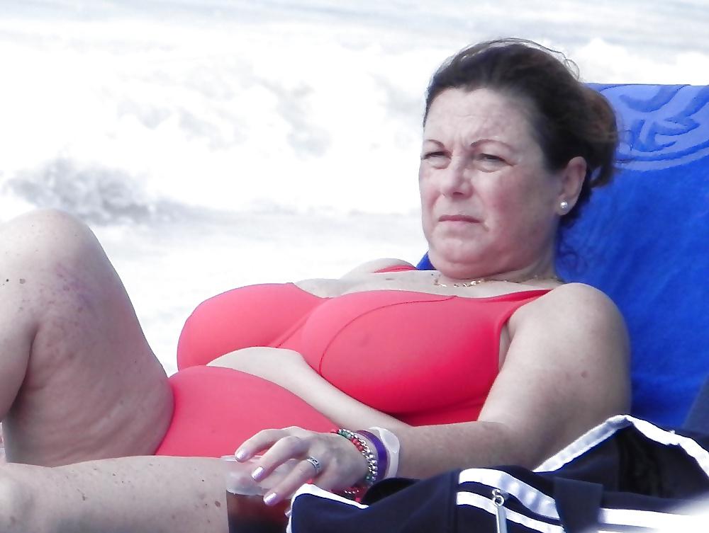 25P Matures in Swimsuits 