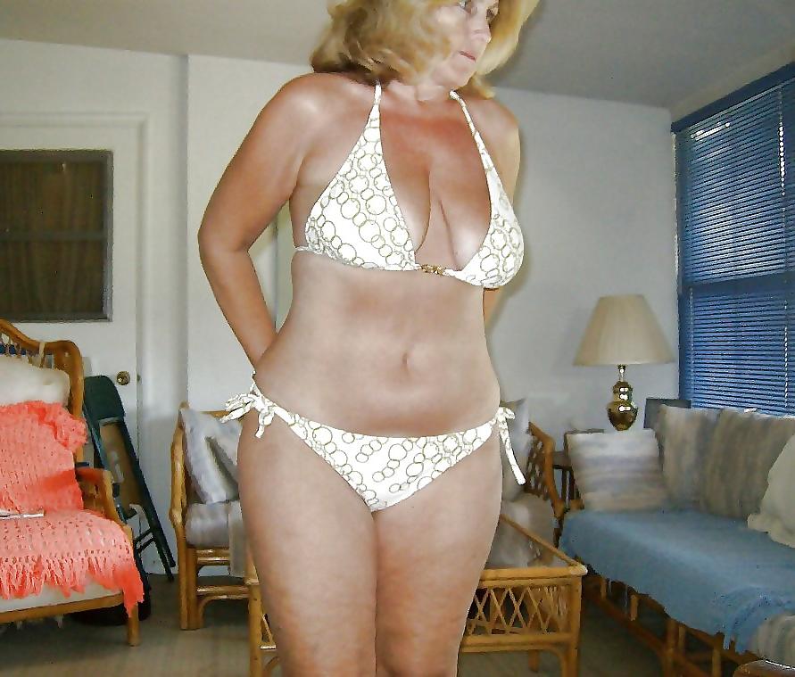 25P Matures in Swimsuits 