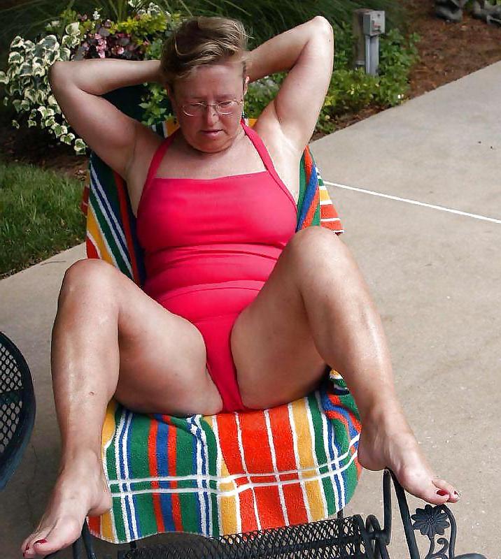 25P Matures in Swimsuits 