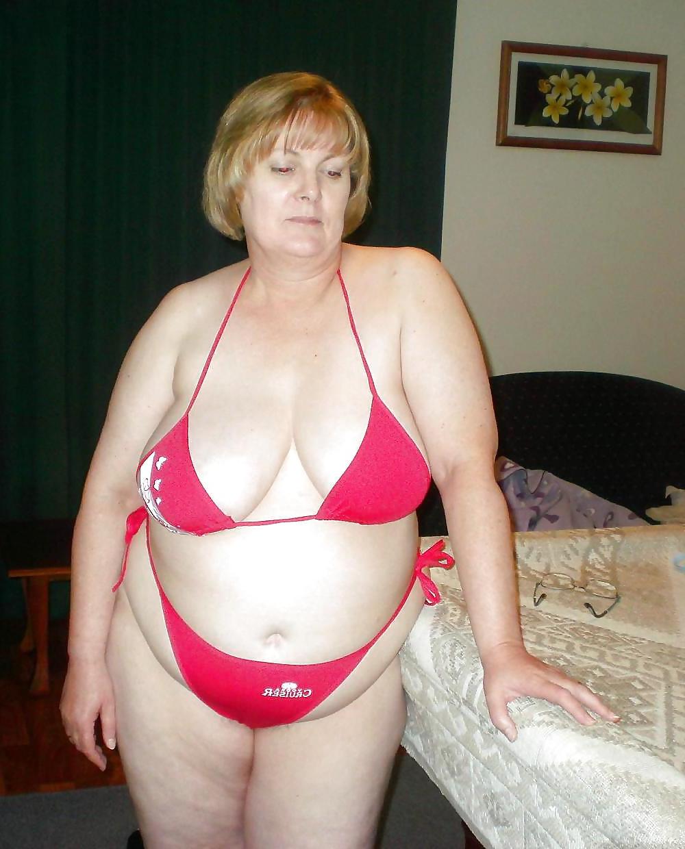 25P Matures in Swimsuits 