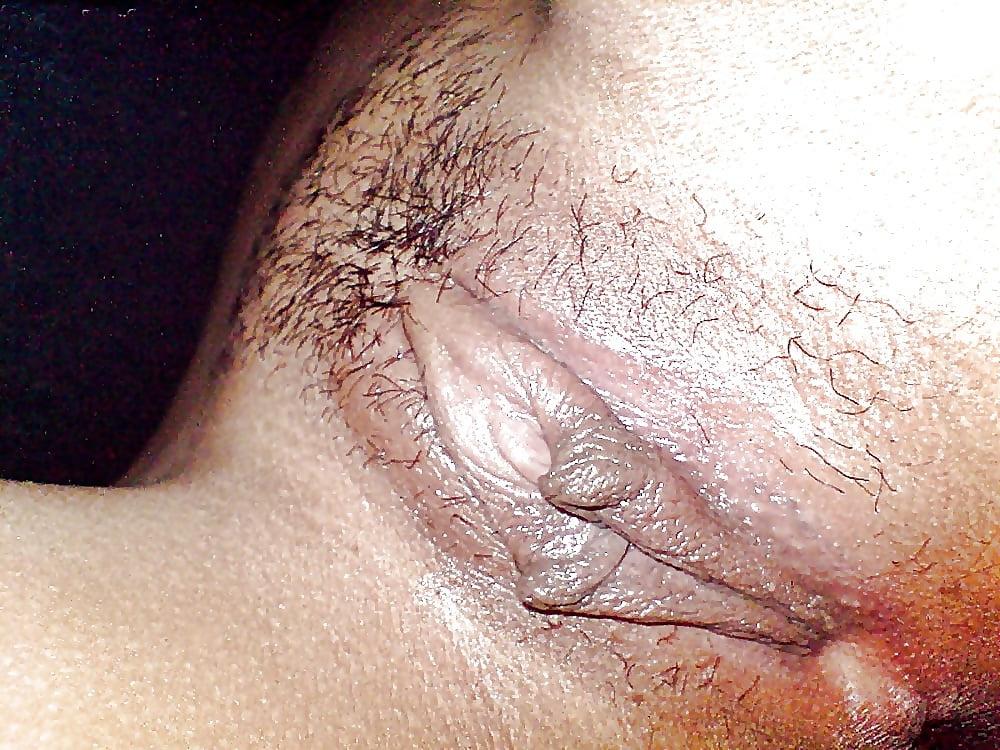 25P Close up hairy pussies