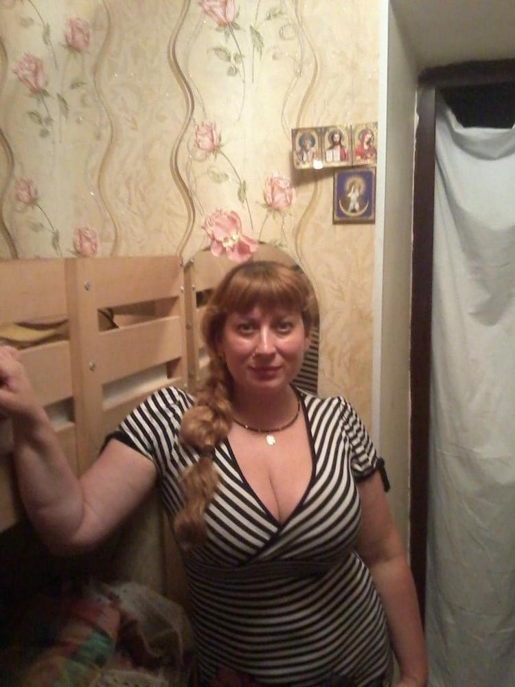 18P Busty Russian Woman 3698