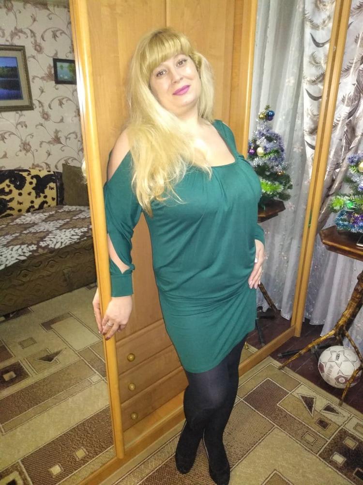 18P Busty Russian Woman 3698