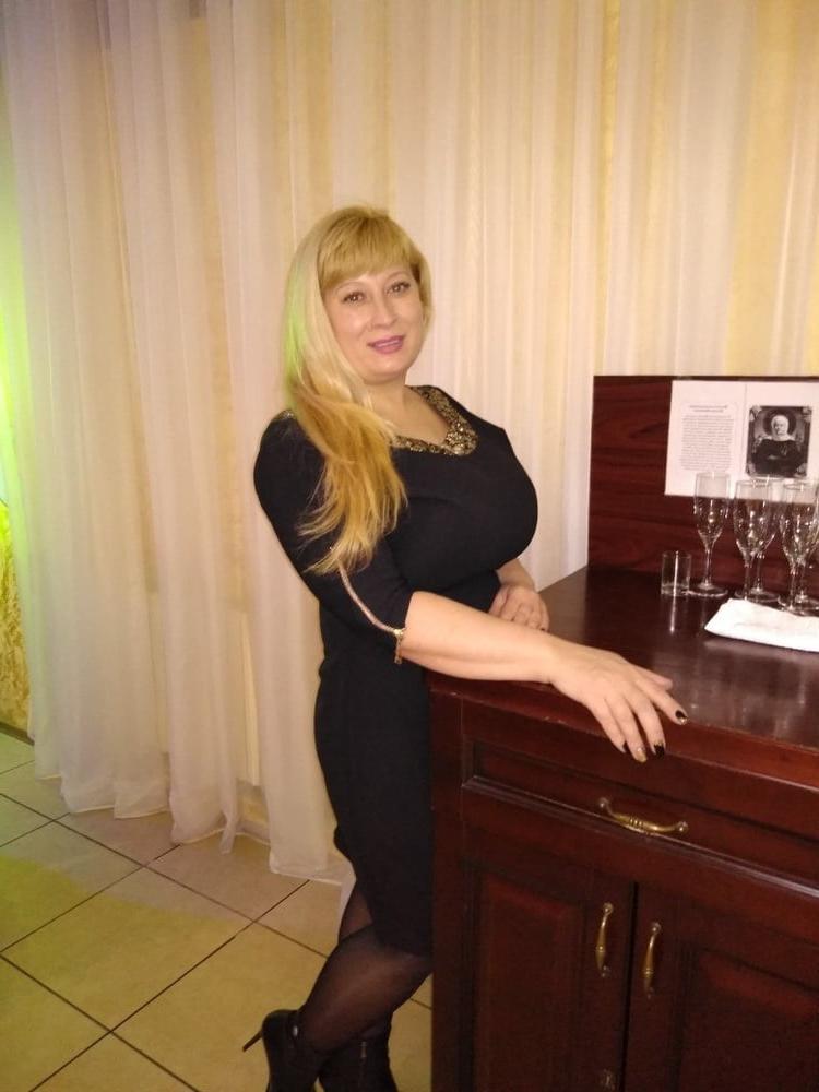 18P Busty Russian Woman 3698