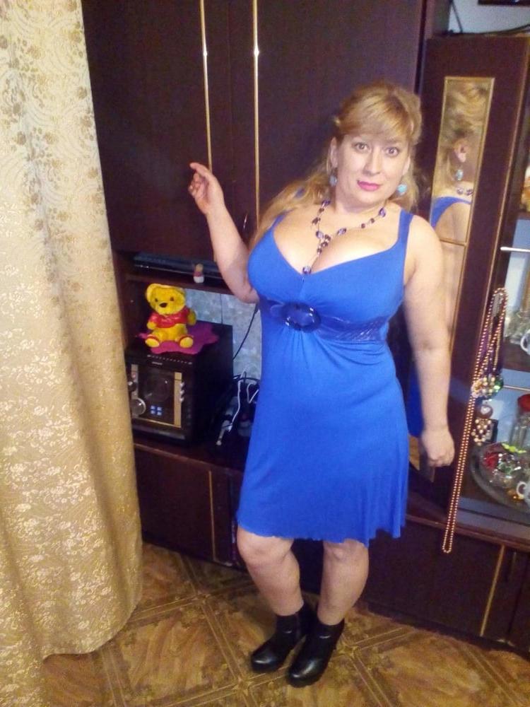 18P Busty Russian Woman 3698