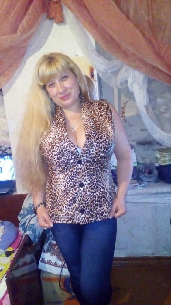 18P Busty Russian Woman 3698