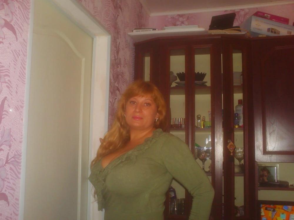 18P Busty Russian Woman 3698