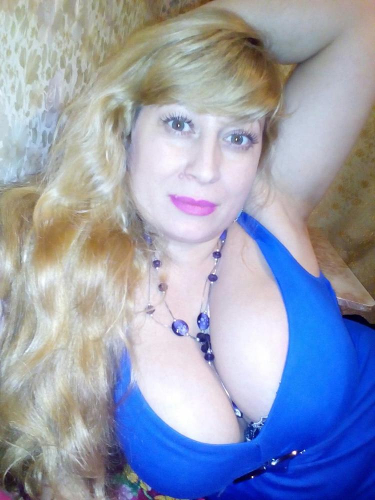 18P Busty Russian Woman 3698