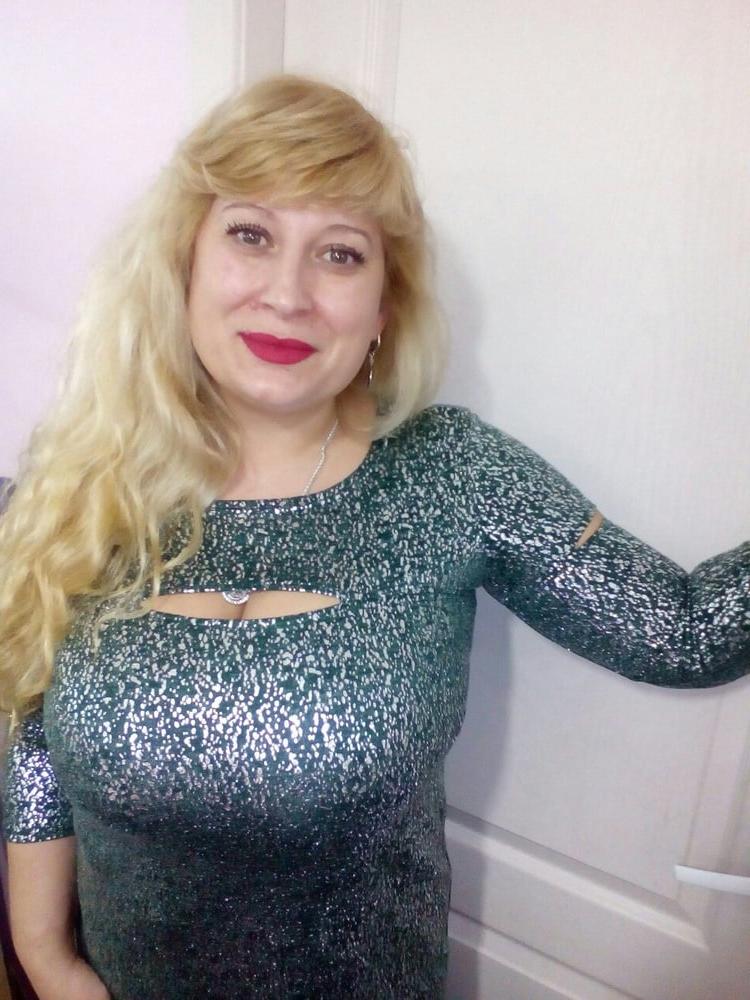 18P Busty Russian Woman 3698
