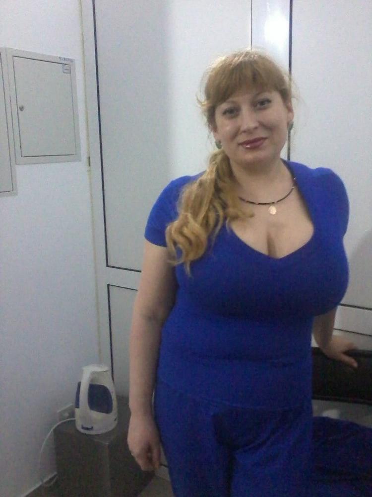 18P Busty Russian Woman 3698