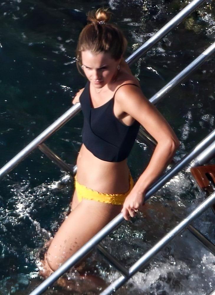 10P Emma Watson Voyeur Vacation Pics