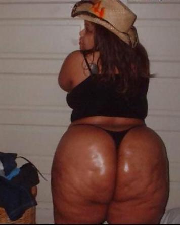 16P Big Thick Lightskin Booty Girl