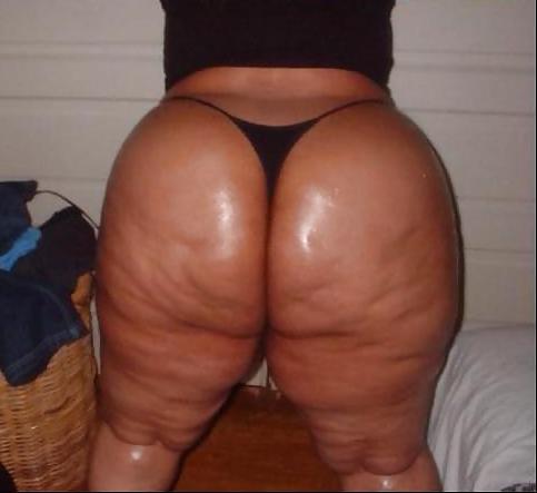 16P Big Thick Lightskin Booty Girl