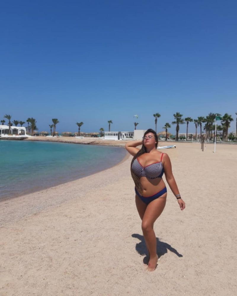 25P Busty Russian Woman 3697