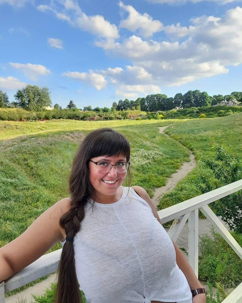 25P Busty Russian Woman 3697