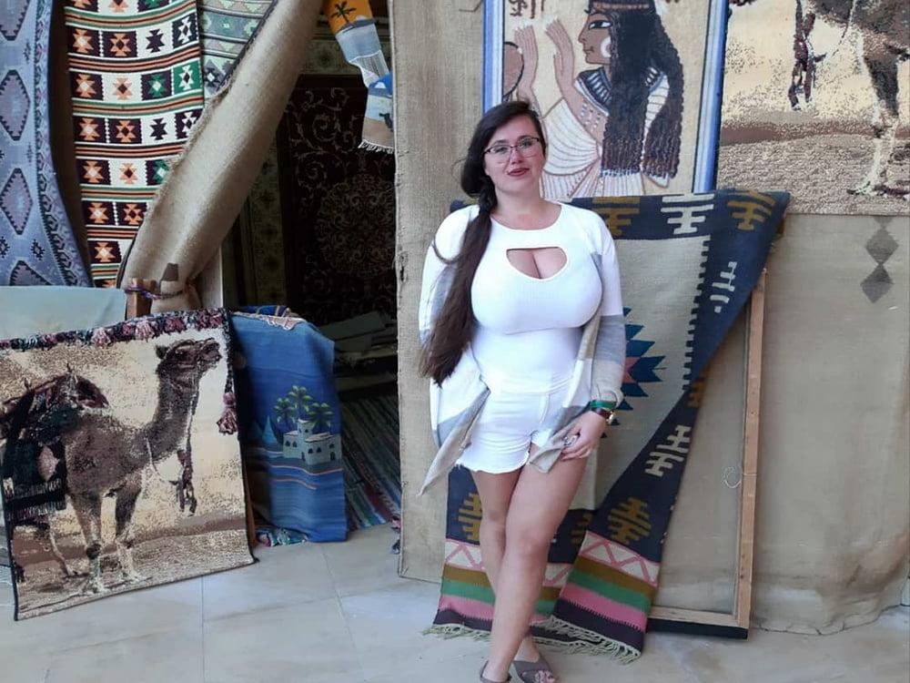 25P Busty Russian Woman 3697