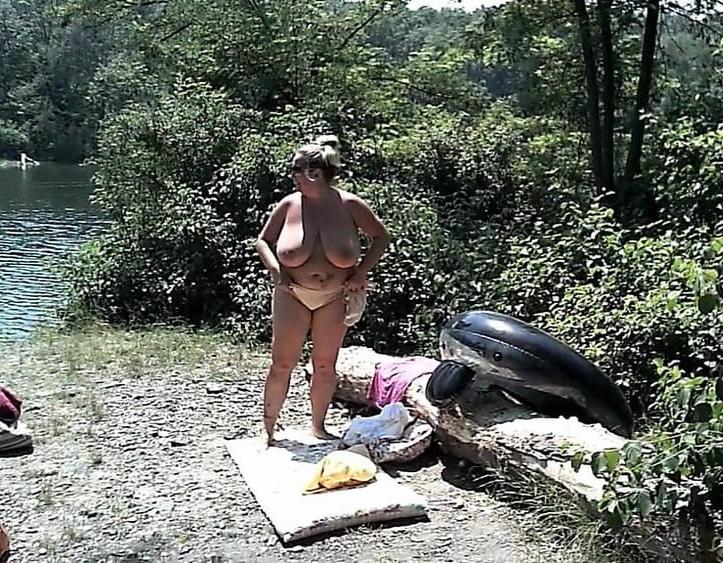 15P BBW matures and grannies at the beach 508