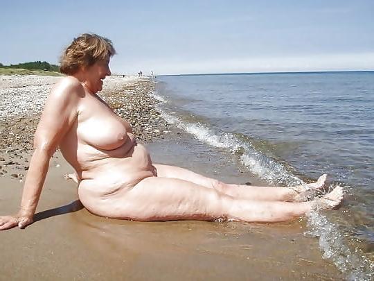 15P BBW matures and grannies at the beach 508