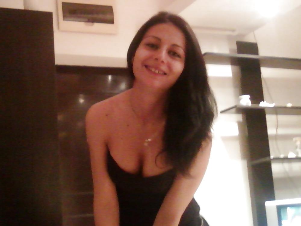 12P Mona - Romanian Webcam Performer