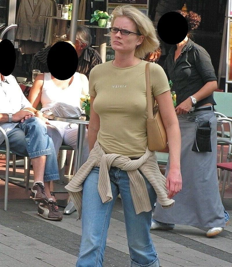 25P without bras voyeur (Granny and Milf)