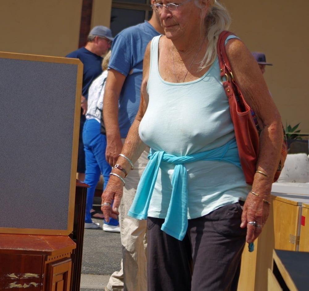 25P without bras voyeur (Granny and Milf)