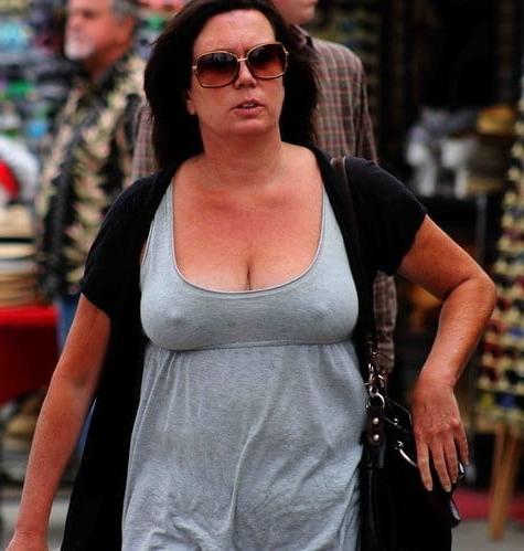 25P without bras voyeur (Granny and Milf)