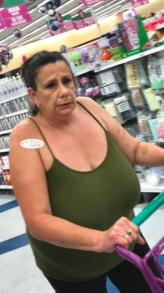 25P without bras voyeur (Granny and Milf)