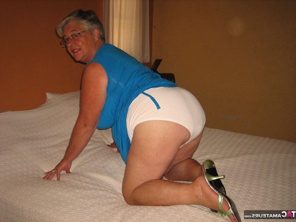 25P Granny in big panties