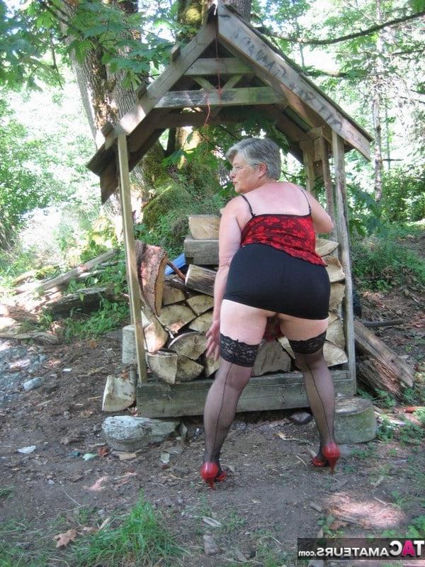 25P Granny in big panties