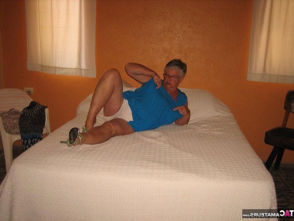 25P Granny in big panties