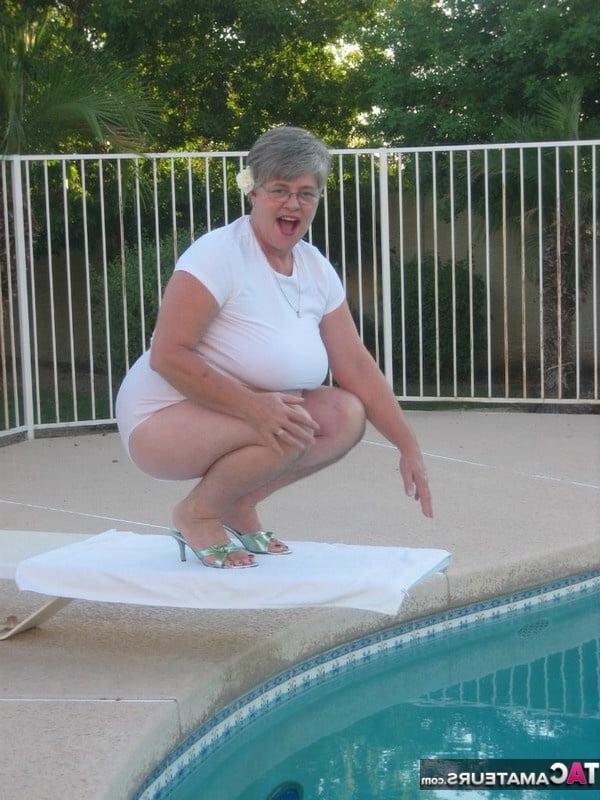 25P Granny in big panties