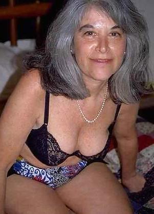 14P Amatuer BBW in Lingerie