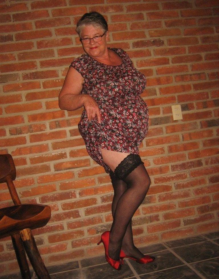 25P Granny in big panties #2